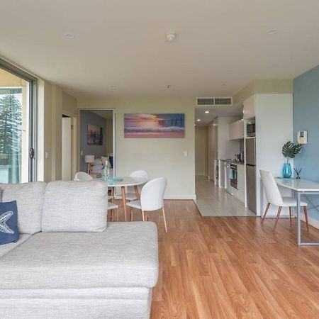 Beachside Luxury Apartments One & Two Bedroom In Beachfront Oaks Pier Building Glenelg Dış mekan fotoğraf