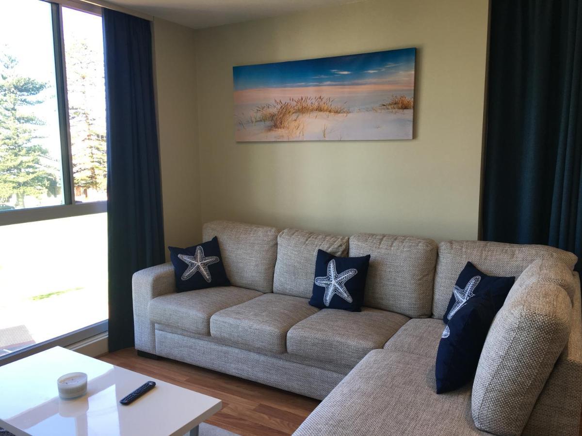 Beachside Luxury Apartments One & Two Bedroom In Beachfront Oaks Pier Building Glenelg Dış mekan fotoğraf
