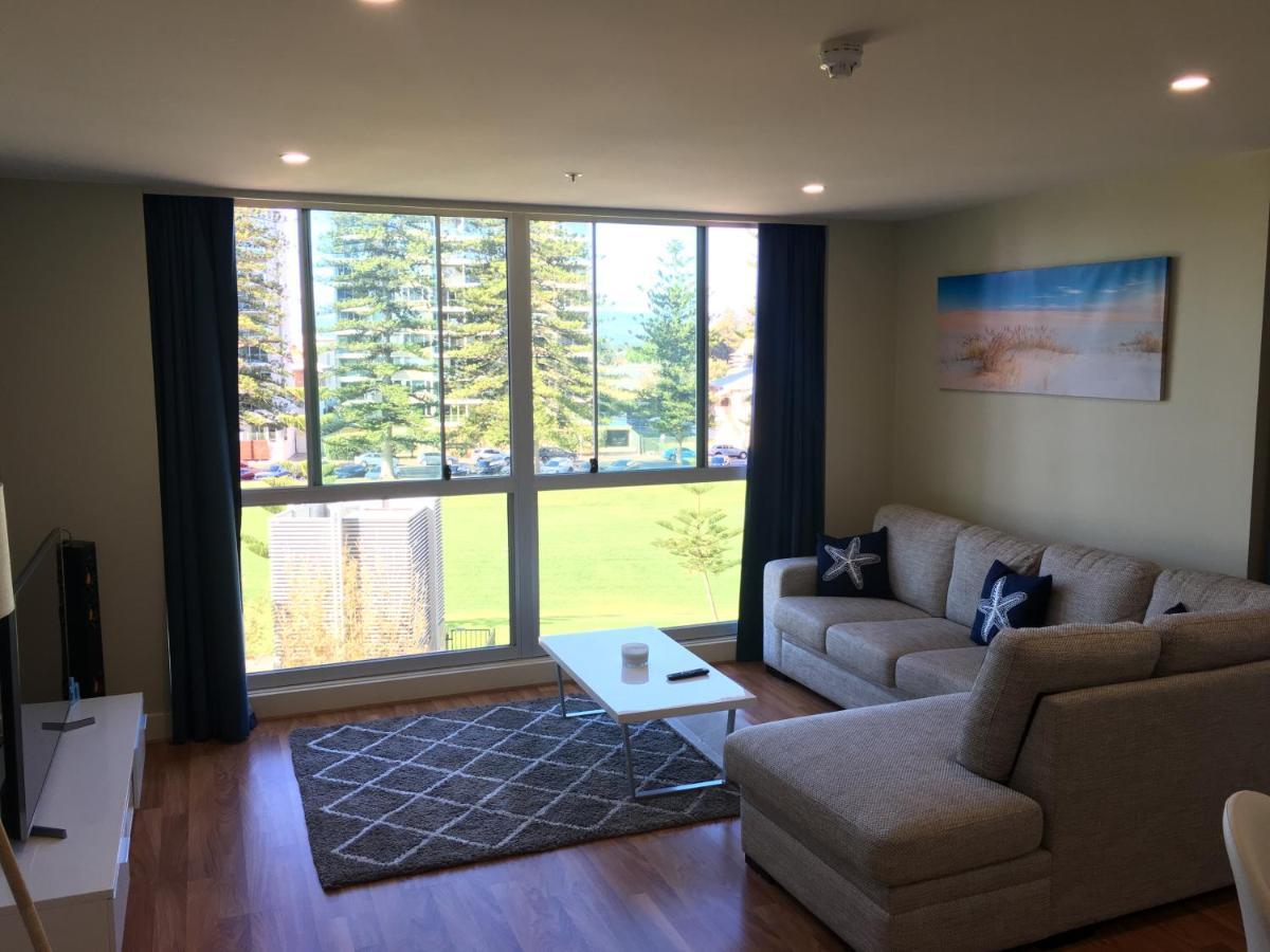 Beachside Luxury Apartments One & Two Bedroom In Beachfront Oaks Pier Building Glenelg Dış mekan fotoğraf