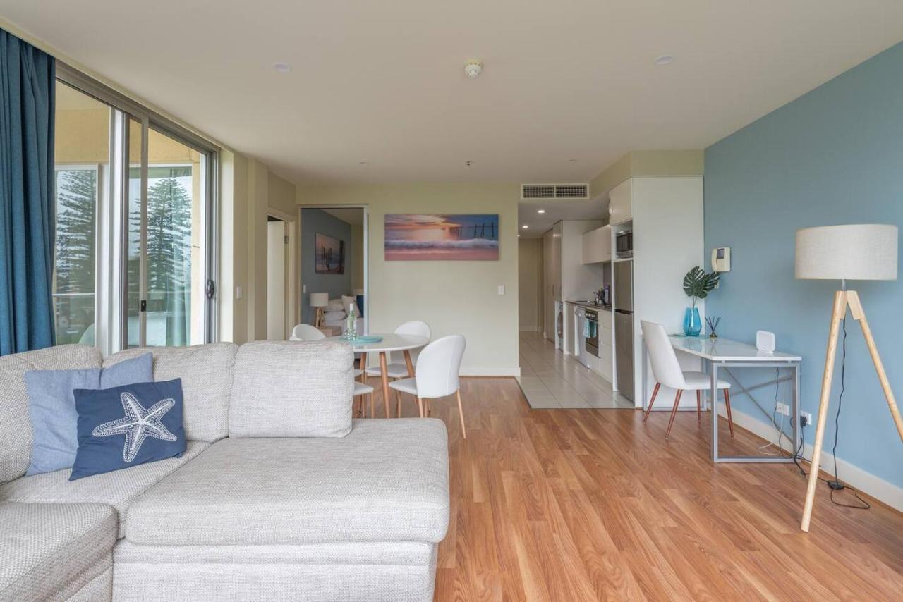 Beachside Luxury Apartments One & Two Bedroom In Beachfront Oaks Pier Building Glenelg Dış mekan fotoğraf