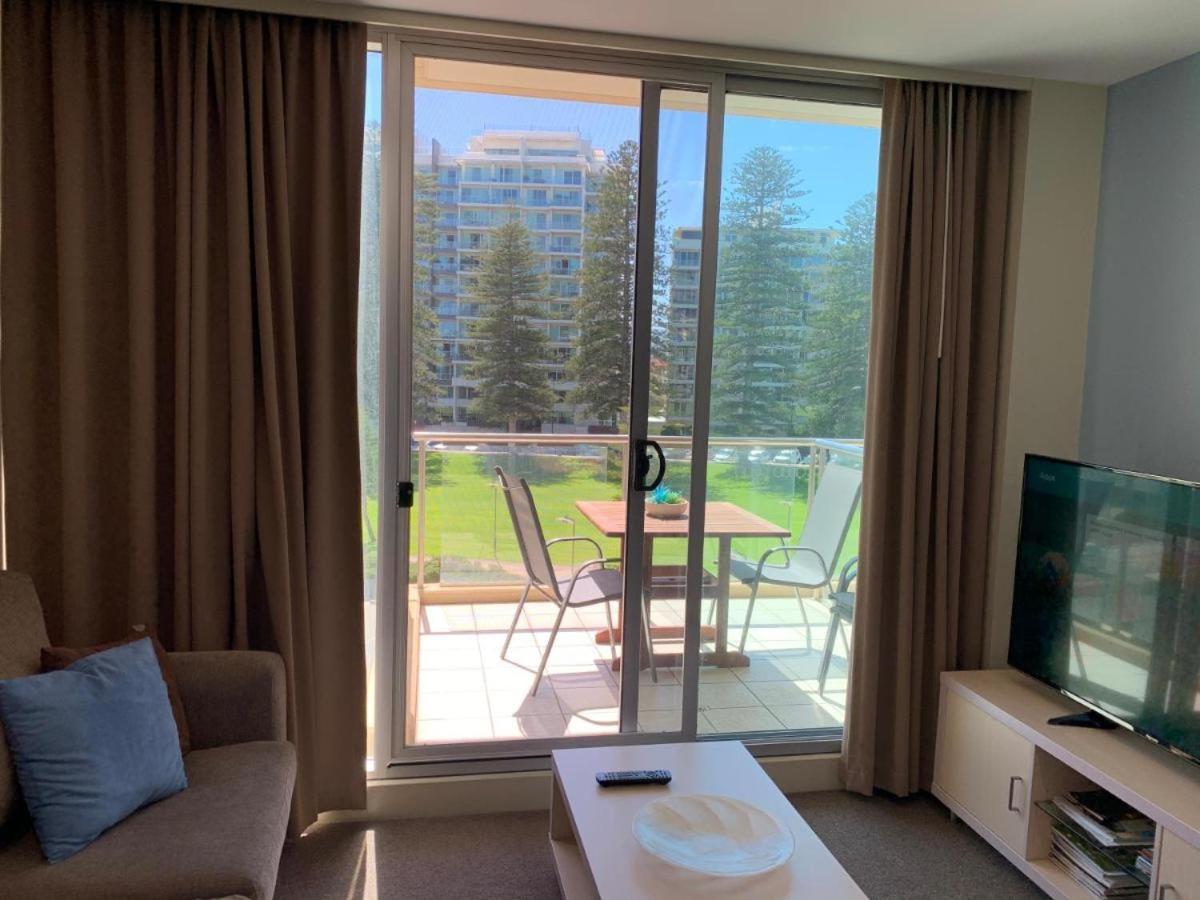Beachside Luxury Apartments One & Two Bedroom In Beachfront Oaks Pier Building Glenelg Dış mekan fotoğraf