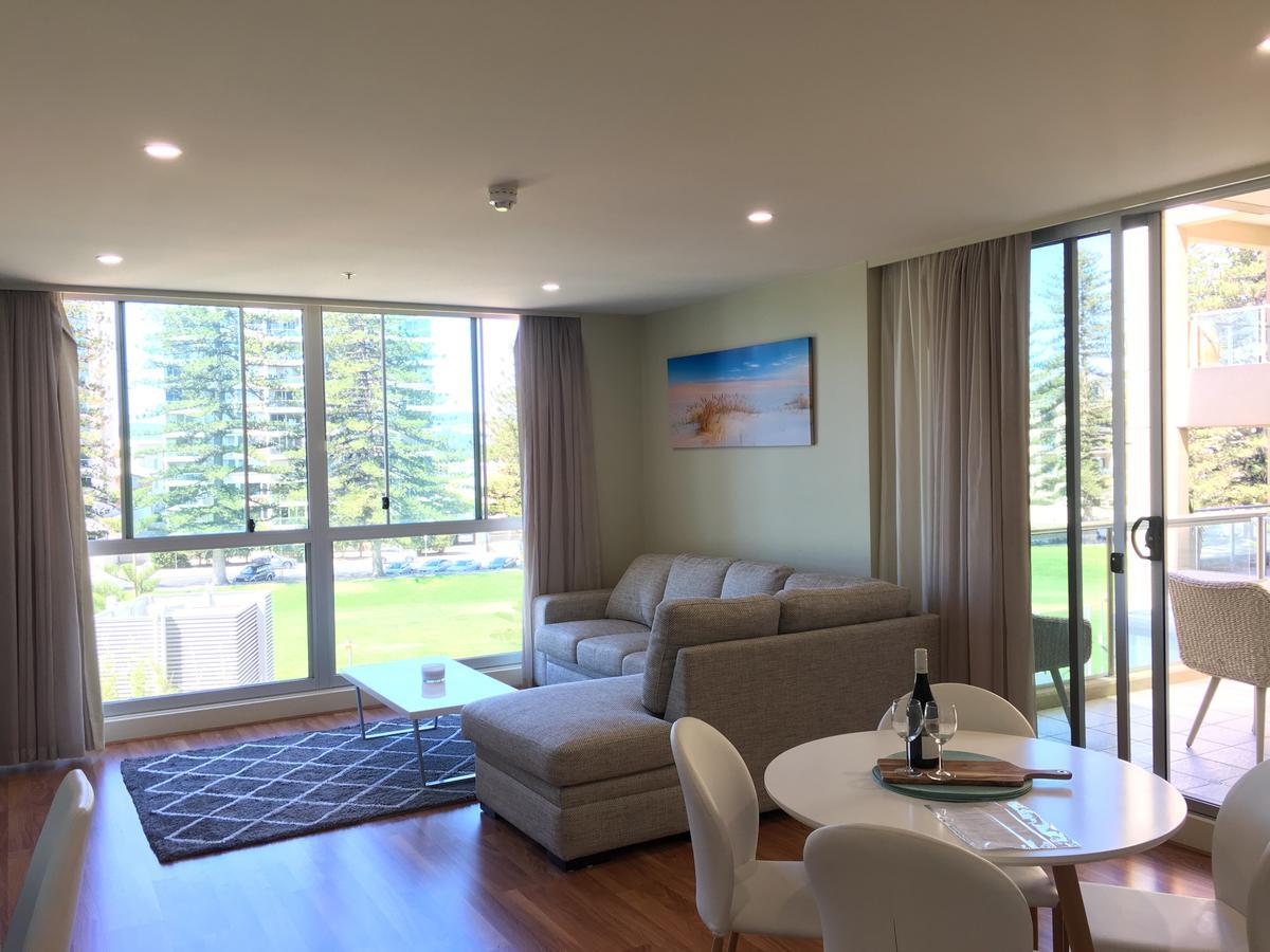 Beachside Luxury Apartments One & Two Bedroom In Beachfront Oaks Pier Building Glenelg Dış mekan fotoğraf