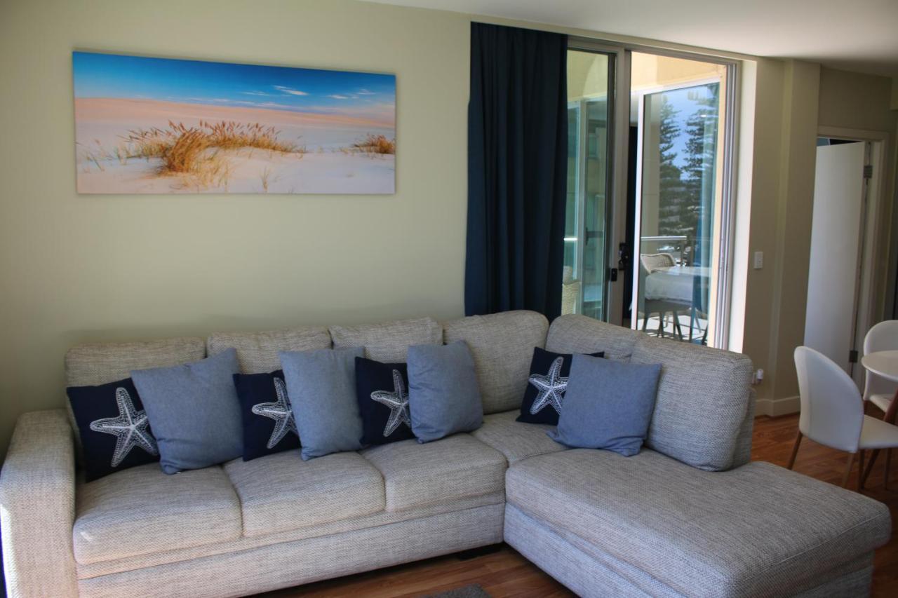Beachside Luxury Apartments One & Two Bedroom In Beachfront Oaks Pier Building Glenelg Dış mekan fotoğraf