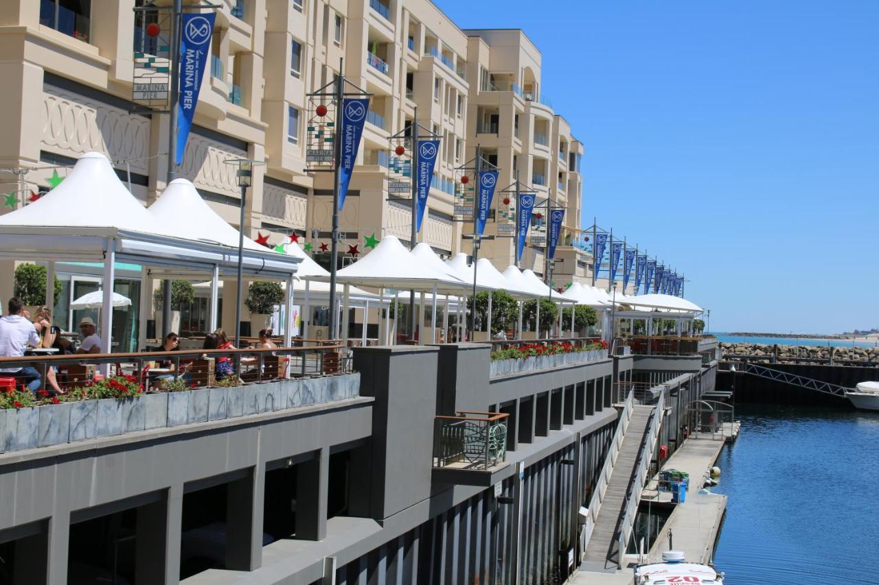 Beachside Luxury Apartments One & Two Bedroom In Beachfront Oaks Pier Building Glenelg Dış mekan fotoğraf