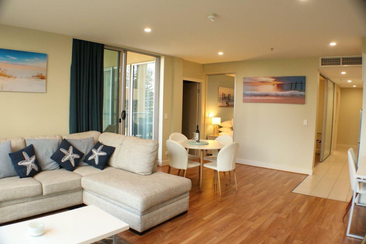 Beachside Luxury Apartments One & Two Bedroom In Beachfront Oaks Pier Building Glenelg Dış mekan fotoğraf